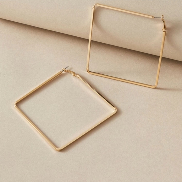 *Drew* Geometric Large Earrings - Picture 4 of 4